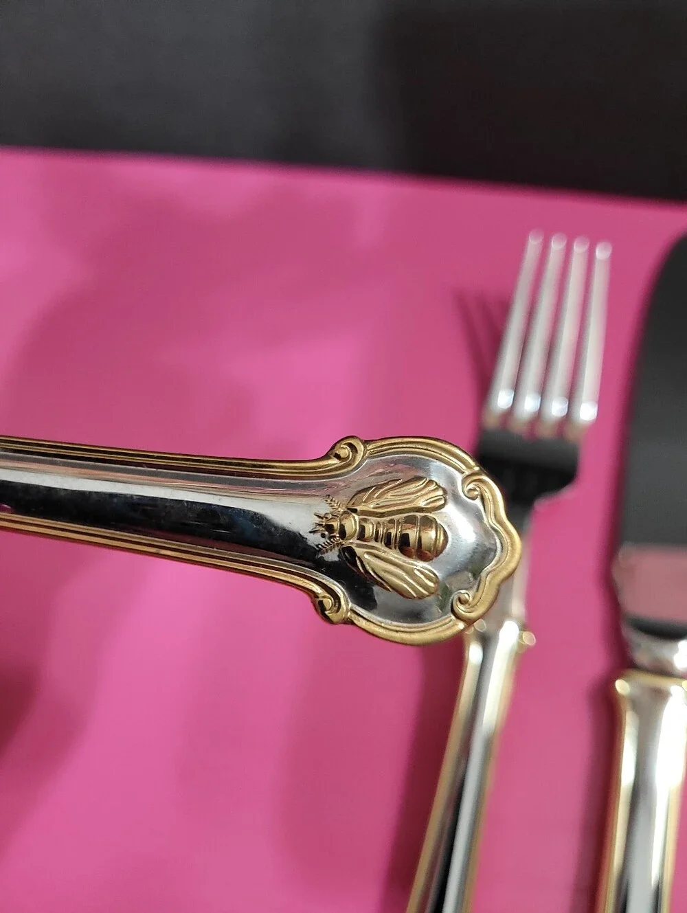 Wallace Napoleon Bee Stainless Gold Accent 5 Piece Flatware Set (1384)